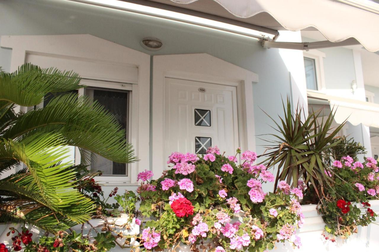 Bebi Hotel And Apartments Sarande Exterior photo