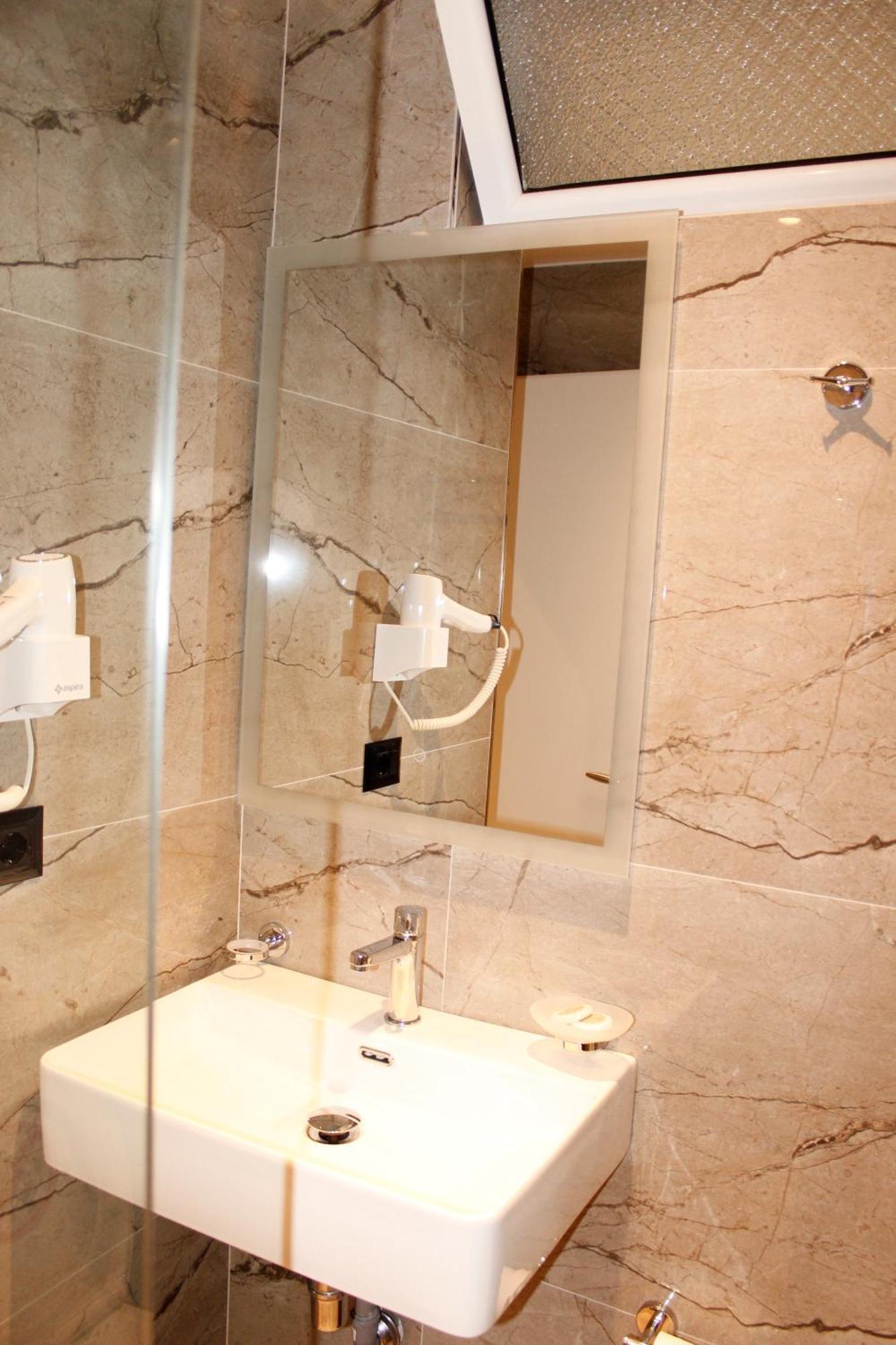 Bebi Hotel And Apartments Sarande Exterior photo